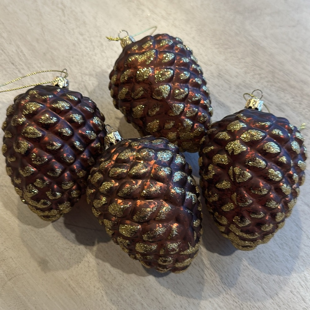 4 Large Pinecone Ornaments - Picture 3 of 8